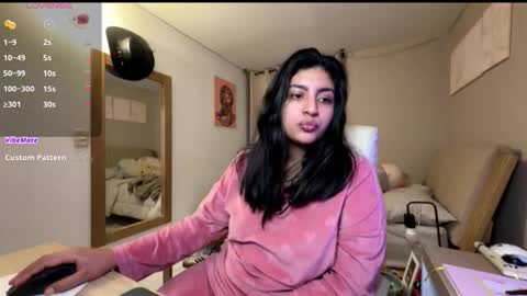 Snapshot of cloe_small08 chatting on November 22, 1:37 am cloe small online show from November 22, 1:37 am