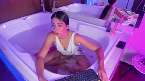 CLOE  online show from November 21, 4:11 am