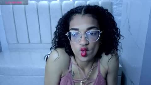 Snapshot of cloe_tx_ chatting on October 12, 2:43 am cloee online show from October 12, 2:43 am