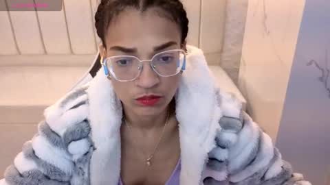 Snapshot of cloe_tx_ chatting on October 14, 2:34 am cloee online show from October 14, 2:34 am