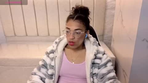 Snapshot of cloe_tx_ chatting on October 15, 2:55 am cloee online show from October 15, 2:55 am