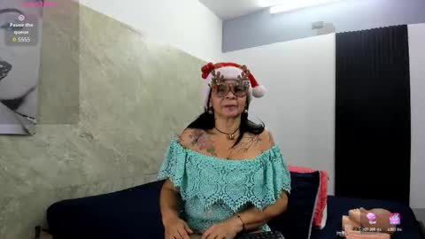 CLOE online show from December 16, 11:15 am