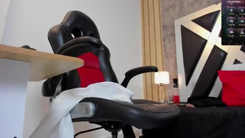 lady cloe person online show from February 6, 3:48 pm