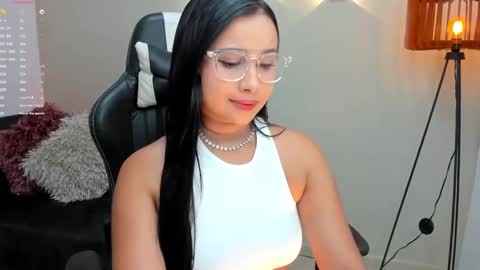 Snapshot of cloewilliamsxx chatting on December 20, 4:25 pm Cloe online show from December 20, 4:25 pm