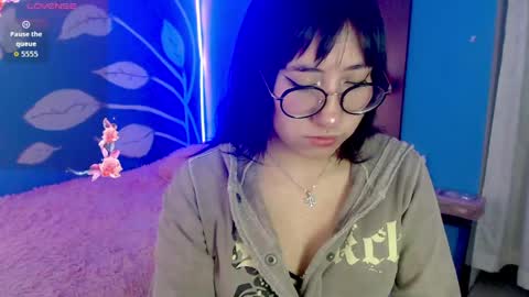 Snapshot of cloud_eli chatting on June 2, 11:12 am Elizabeth online show from June 2, 11:12 am