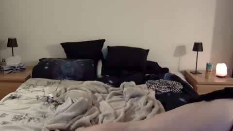 cloudy2025 online show from November 19, 3:06 am