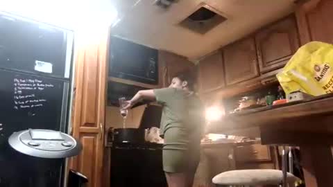 cloudybxtch69 online show from May 2, 7:46 am
