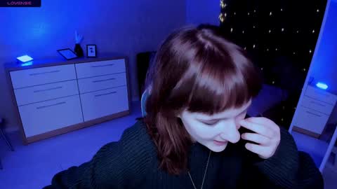 Snapshot of clover_red chatting on December 14, 2:42 pm Clover follow me online show from December 14, 2:42 pm