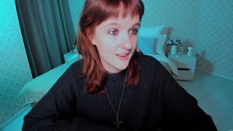 Snapshot of clover_red chatting on December 17, 2:55 pm Clover follow me online show from December 17, 2:55 pm