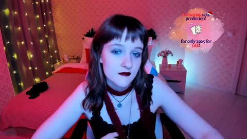 Snapshot of clover_red chatting on December 24, 6:17 pm Clover follow me online show from December 24, 6:17 pm