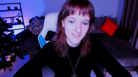 Snapshot of clover_red chatting on January 2, 2:57 pm Clover follow me online show from January 2, 2:57 pm