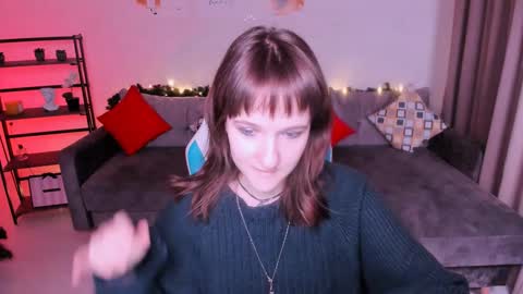 Snapshot of clover_red chatting on January 5, 6:02 pm Clover follow me online show from January 5, 6:02 pm