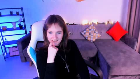 Snapshot of clover_red chatting on January 14, 6:07 pm Clover follow me online show from January 14, 6:07 pm