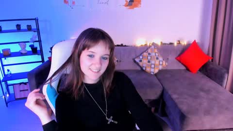 Snapshot of clover_red chatting on January 14, 9:09 pm Clover follow me online show from January 14, 9:09 pm