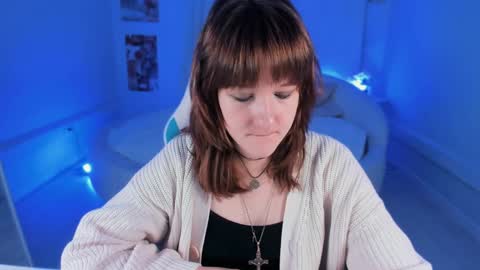 Snapshot of clover_red chatting on January 30, 2:04 pm Clover follow me online show from January 30, 2:04 pm