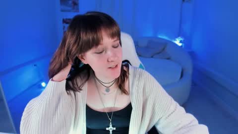 Snapshot of clover_red chatting on January 30, 6:00 pm Clover follow me online show from January 30, 6:00 pm