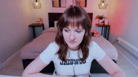 Snapshot of clover_red chatting on February 2, 5:48 pm Clover follow me online show from February 2, 5:48 pm