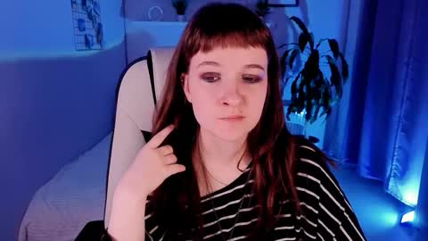 Snapshot of clover_red chatting on September 14, 1:43 pm Clover follow me online show from September 14, 1:43 pm