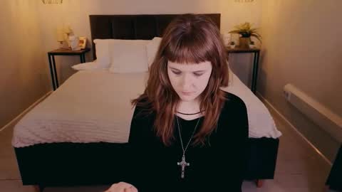 Snapshot of clover_red chatting on September 15, 2:28 pm Clover follow me online show from September 15, 2:28 pm