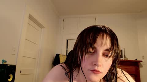 Snapshot of clover_tully chatting on February 16, 9:49 am Clover online show from February 16, 9:49 am