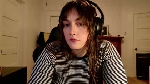 Snapshot of clover_tully chatting on February 17, 6:10 am Clover online show from February 17, 6:10 am