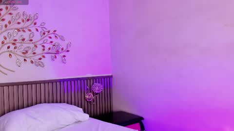 Snapshot of cloy_baby chatting on June 22, 9:56 pm Eilyn online show from June 22, 9:56 pm