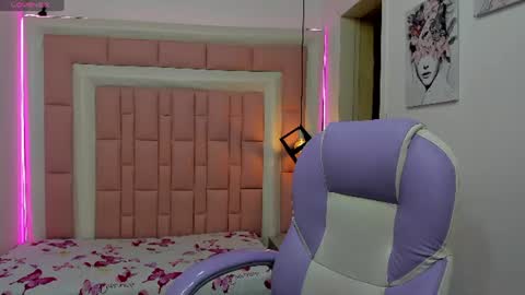 Snapshot of cloybabee chatting on June 15, 4:36 am CLOE online show from June 15, 4:36 am
