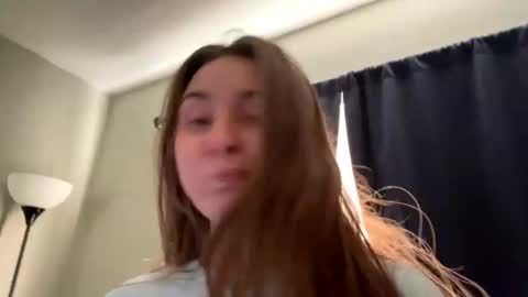 Snapshot of clumsycummer chatting on June 2, 1:18 am B Bri ClumsySCHEDULE online show from June 2, 1:18 am