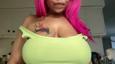 Snapshot of cocanutt_ chatting on January 22, 6:41 pm CocaNutt online show from January 22, 6:41 pm