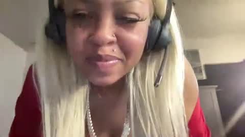 Snapshot of cocanutt_ chatting on February 8, 1:01 pm CocaNutt online show from February 8, 1:01 pm
