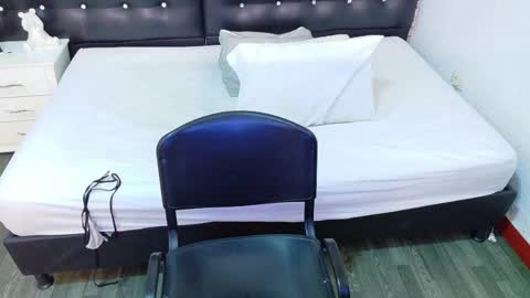 cock_whisperer69 online show from March 21, 2:09 pm