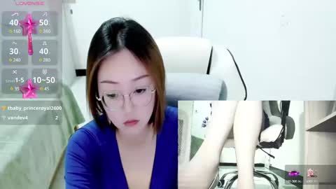 Snapshot of coco_coo chatting on February 22, 4:51 am coco online show from February 22, 4:51 am