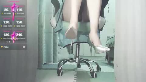 Snapshot of coco_coo chatting on October 9, 2:42 am coco online show from October 9, 2:42 am