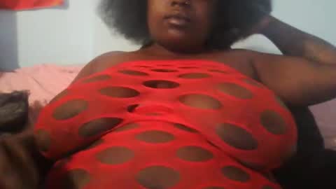 Snapshot of cocoacrave chatting on January 9, 2:43 am CocoaCrave online show from January 9, 2:43 am