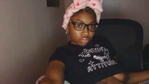 Snapshot of cocochanel197941 chatting on December 14, 9:14 am chanel online show from December 14, 9:14 am