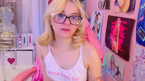 Snapshot of coconut_mia chatting on December 6, 4:36 am Mia online show from December 6, 4:36 am
