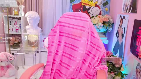 Snapshot of coconut_mia chatting on December 6, 10:41 pm Mia online show from December 6, 10:41 pm