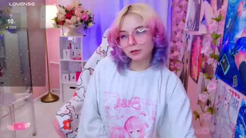 Snapshot of coconut_mia chatting on November 7, 10:21 pm Mia online show from November 7, 10:21 pm