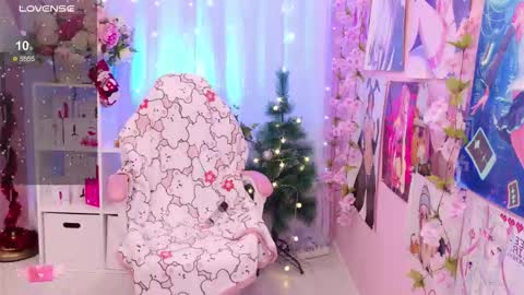 Snapshot of coconut_mia chatting on December 5, 3:09 pm Mia online show from December 5, 3:09 pm