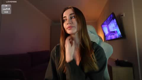 Snapshot of coconutaura chatting on February 18, 6:26 pm Anna online show from February 18, 6:26 pm