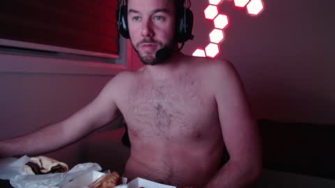 c o f f e e l o u n g e online show from February 7, 9:47 am