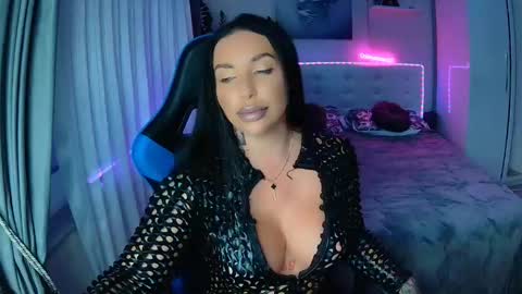 Ur goddess Nikki online show from September 9, 10:15 am