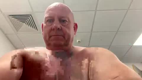 col4nows online show from August 1, 10:03 am