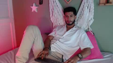 Snapshot of colby_smit chatting on November 19, 3:50 am Colby online show from November 19, 3:50 am