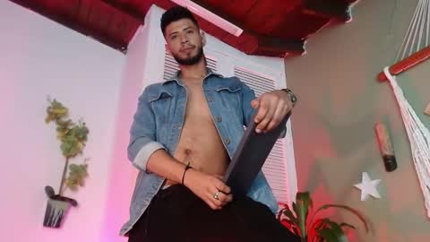 Snapshot of colby_smit chatting on November 27, 9:50 pm Colby online show from November 27, 9:50 pm