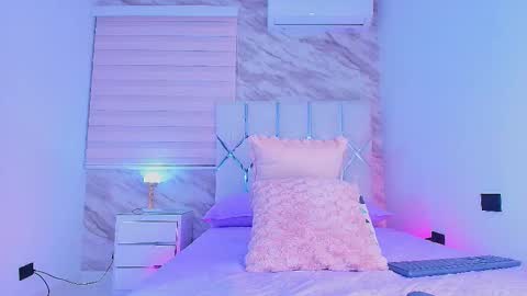 colett online show from November 5, 12:05 pm