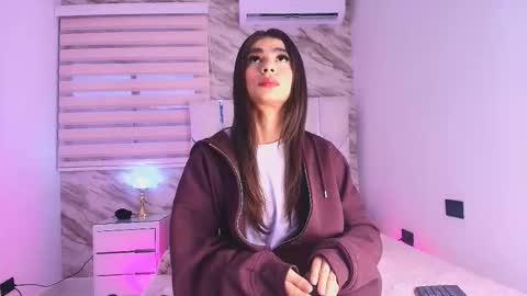 colett online show from November 11, 11:54 am