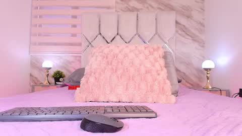 colett online show from November 25, 11:54 am