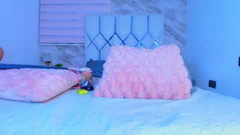 Snapshot of colett_hall chatting on February 14, 12:13 pm colett online show from February 14, 12:13 pm