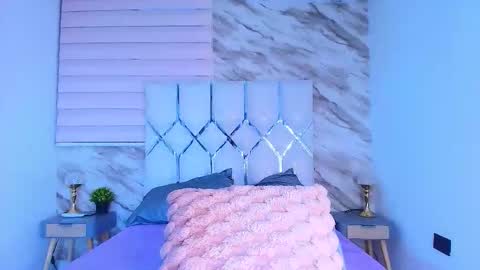 Snapshot of colett_hall chatting on February 24, 11:52 am colett online show from February 24, 11:52 am